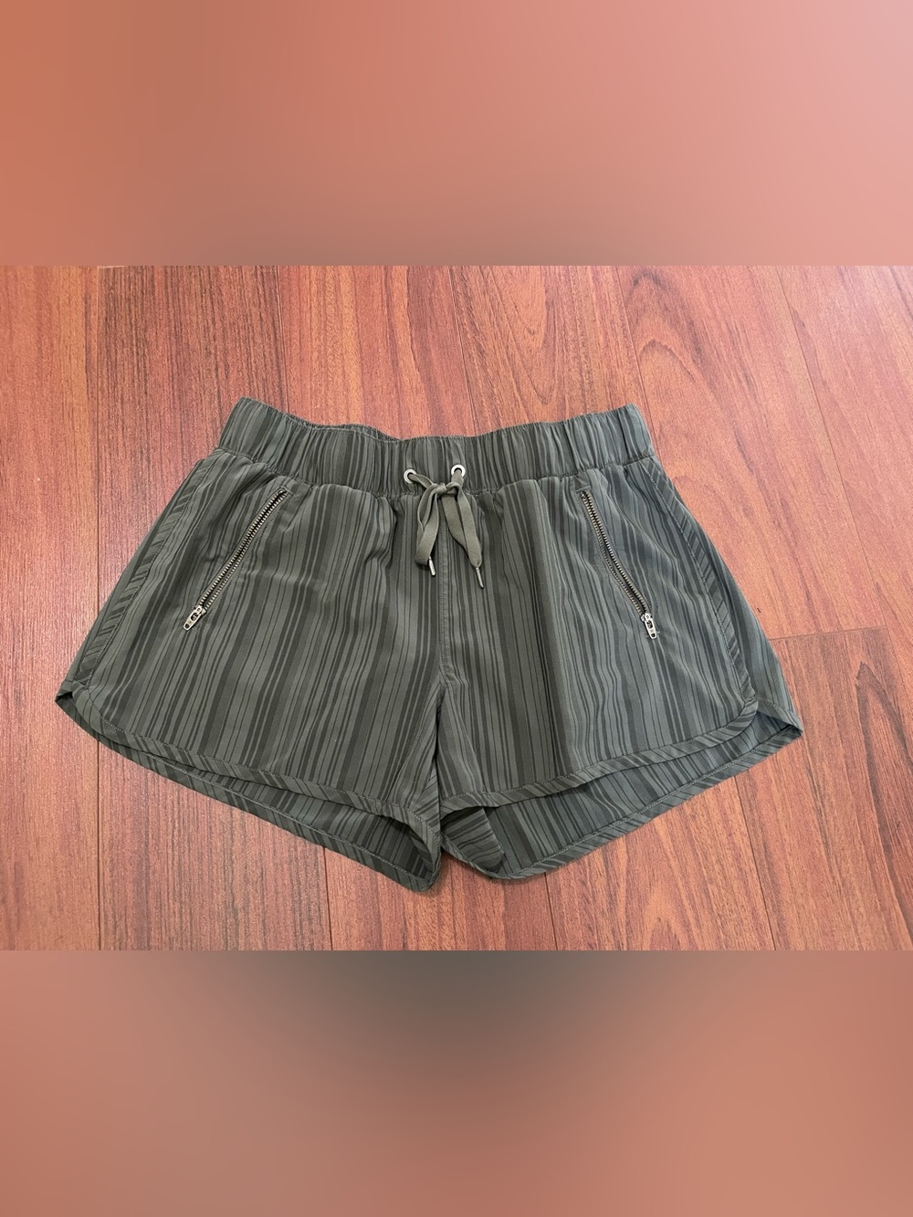 Athleta Sway running shorts in a dark, gray, charcoal black striped pattern sz M